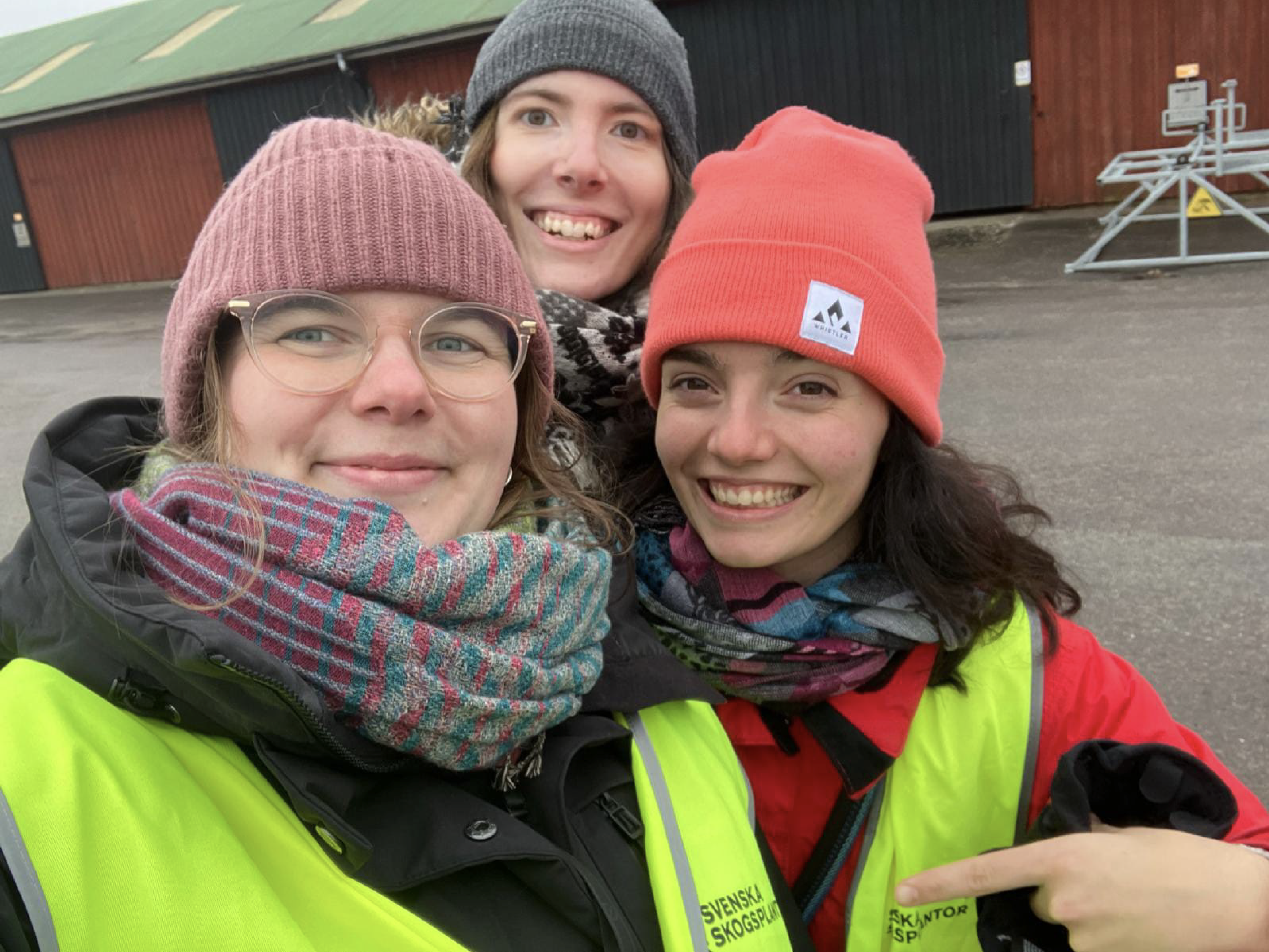 Louisa, Annica and Sara very excited to learn.